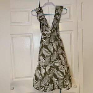 NWT Cupshe green and white leaf prints woman dress size M